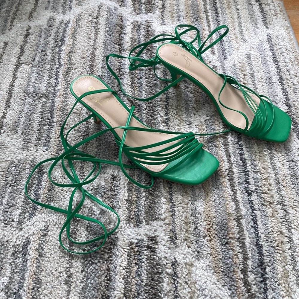 Green kitten, heel ankle wrap sandals, 7.5., comfortable, so pretty for summer!